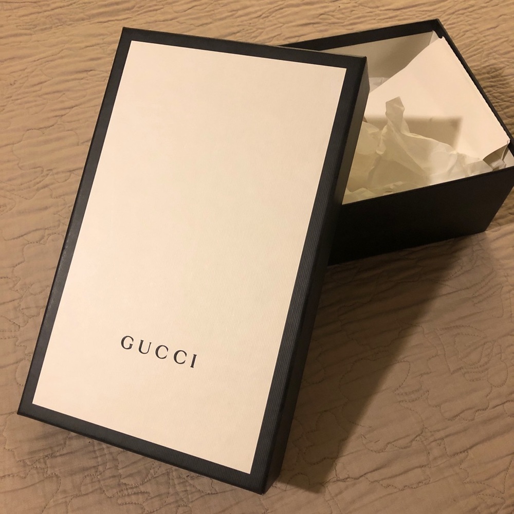 Gucci show box- empty